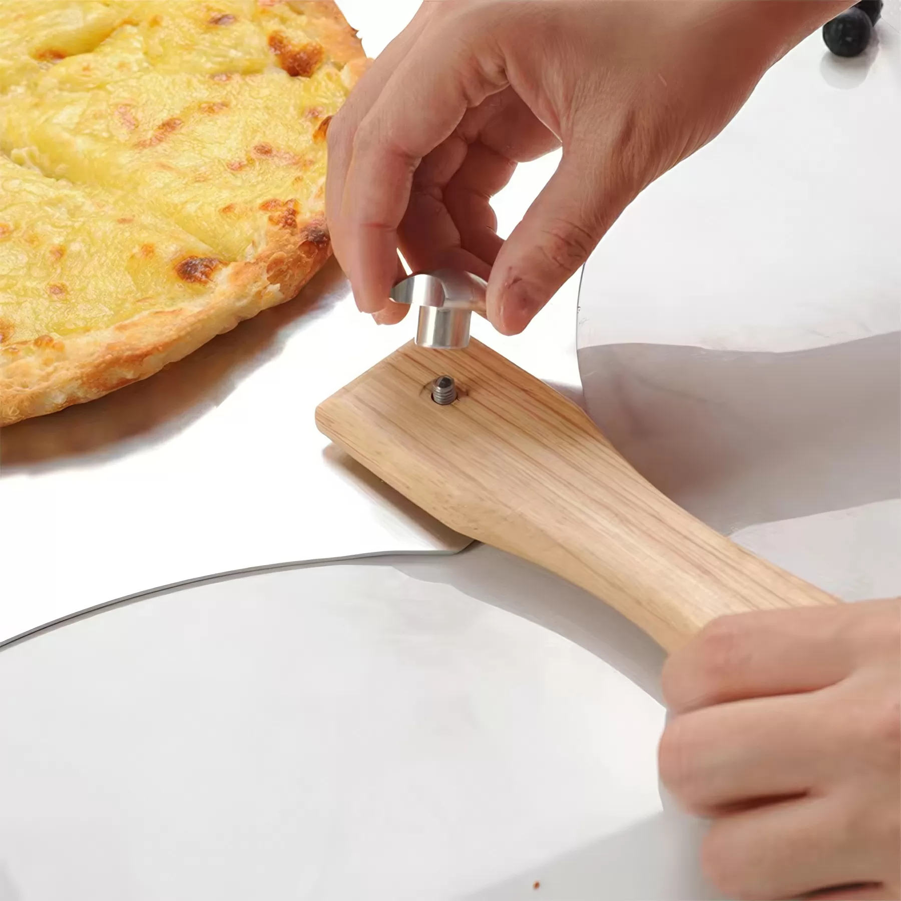 Metal Pizza Peel with Foldable Wood Handle - Image 4
